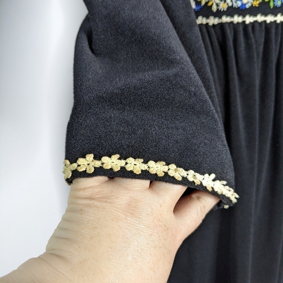 Vintage Lori Till black velvet colorful floral embroidered maxi dress 10/12 - Picture 6 of 11